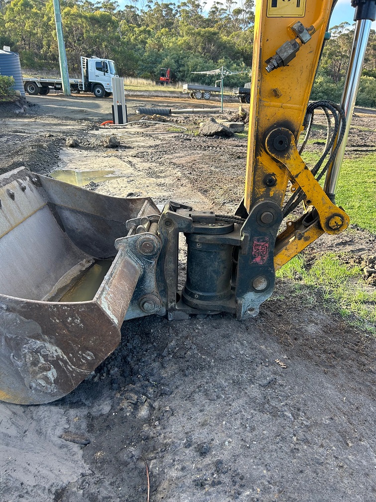 2018 JCB JZ140D-LC excavator Excavator for sale
